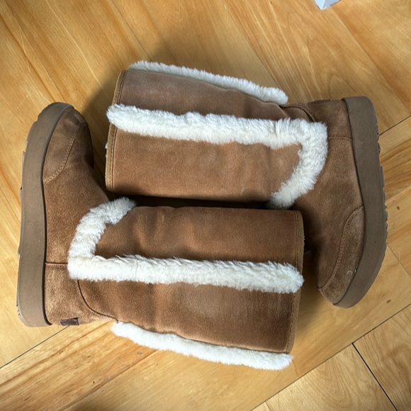 UGG SUNDANCE WATERPROOF SHEARLING TALL BOOT CHESTNUT 6.5 - Picture 4 of 13